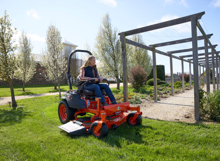 Kubota Z400 Series Zero-Turn Mower